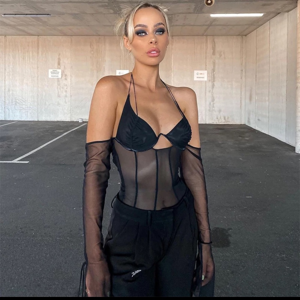 BLACK CUTOUT TOP SIZE S-M